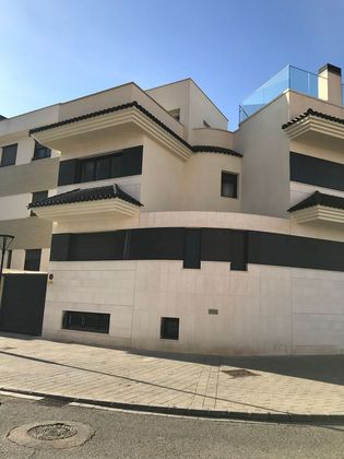 Foto 2 de Casa adossada en venda a Hermanos Falcó - Sepulcro Bolera de 4 habitacions amb terrassa i piscina