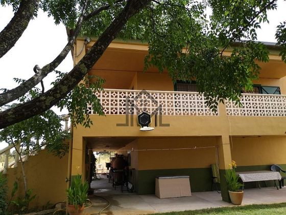 Foto 2 de Casa en venda a Alcuéscar de 6 habitacions amb terrassa i jardí
