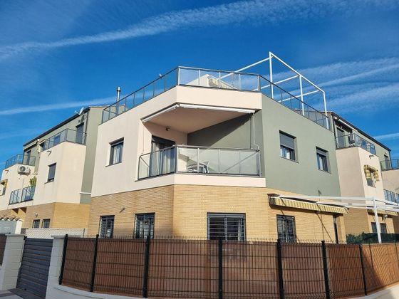 Foto 2 de Casa en lloguer a calle Miramar de 4 habitacions amb terrassa i piscina