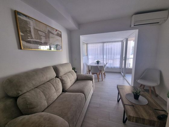 Foto 1 de Alquiler de piso en calle Calderón de 2 habitaciones con muebles y balcón