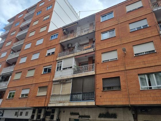 Foto 1 de Alquiler de piso en calle Ferrocarril D'alcoi de 3 habitaciones con balcón