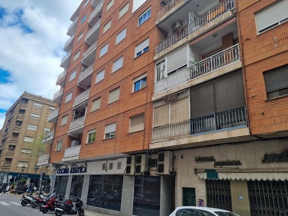 Foto 2 de Pis en lloguer a calle Ferrocarril D'alcoi de 3 habitacions amb balcó