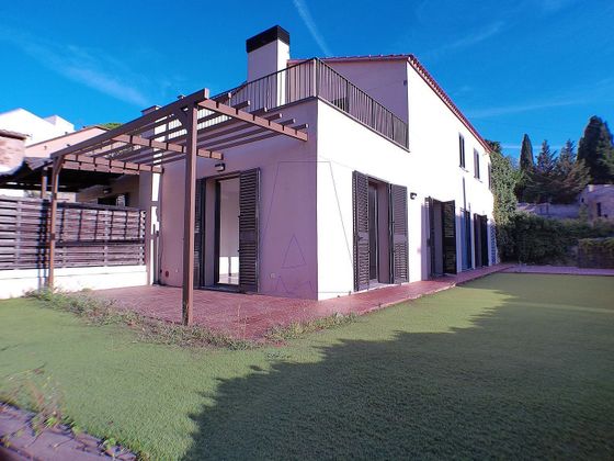 Foto 1 de Casa en venta en Sant Vicenç de Montalt de 4 habitaciones con terraza y jardín