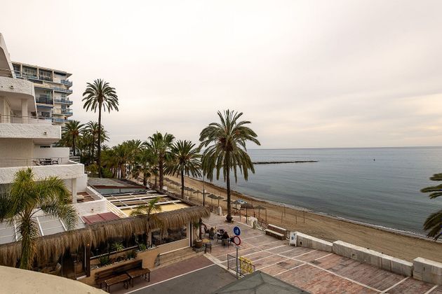 Foto 2 de Venta de piso en Playa de la Fontanilla de 2 habitaciones con terraza y aire acondicionado