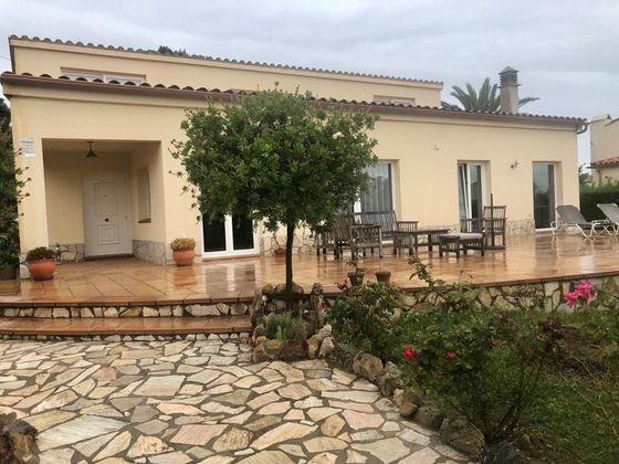 Foto 1 de Chalet en venta en Torroella de Montgrí pueblo de 3 habitaciones con terraza y piscina