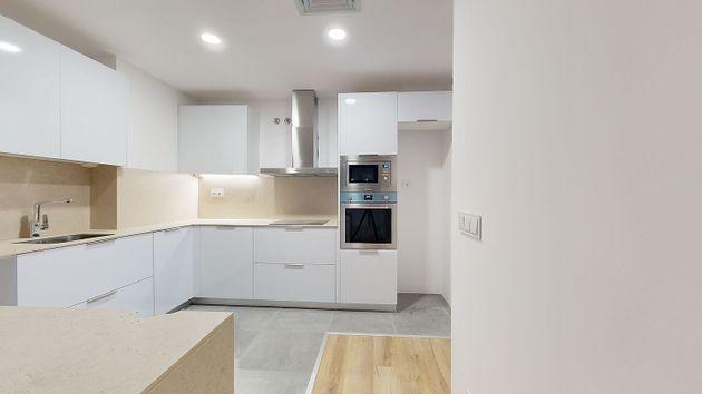Foto 2 de Pis en venda a Eixample Nord – La Devesa de 3 habitacions amb terrassa i aire acondicionat
