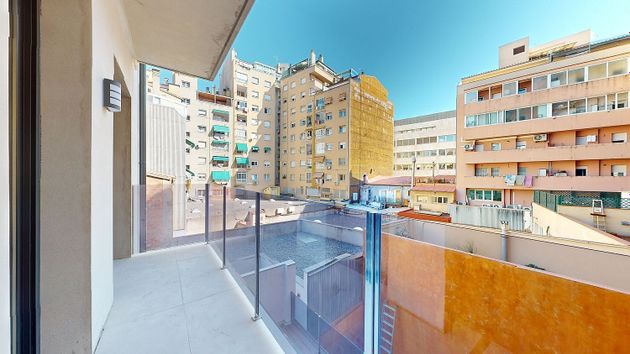 Foto 2 de Pis en venda a Eixample Nord – La Devesa de 3 habitacions amb terrassa i balcó