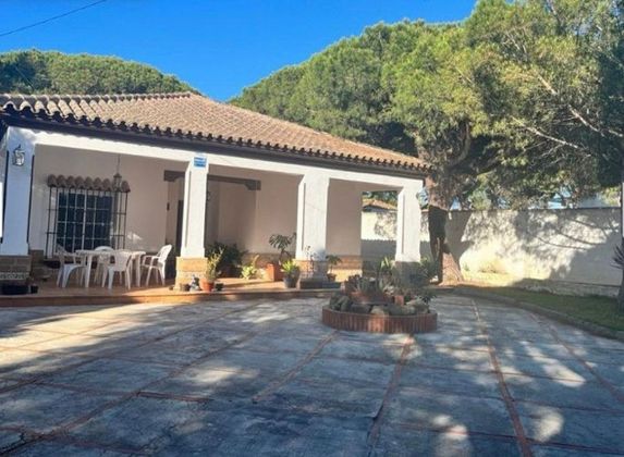Foto 1 de Chalet en venta en Sancti Petri - La Barrosa de 3 habitaciones con terraza y jardín