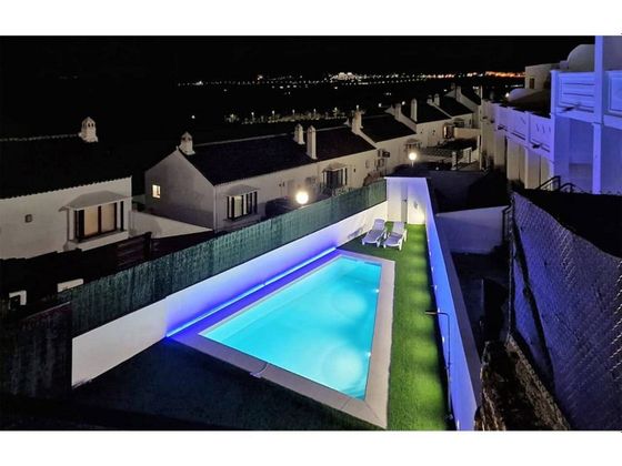 Foto 1 de Casa adossada en lloguer a Casares de 4 habitacions amb terrassa i piscina