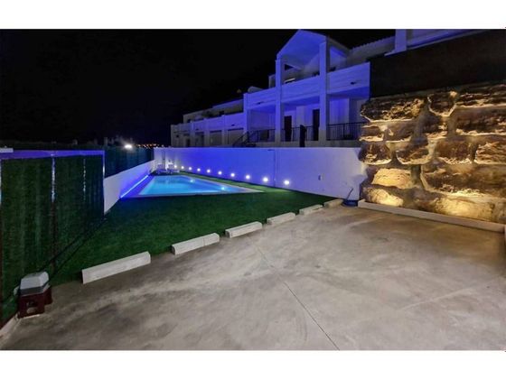 Foto 2 de Casa adossada en lloguer a Casares de 4 habitacions amb terrassa i piscina