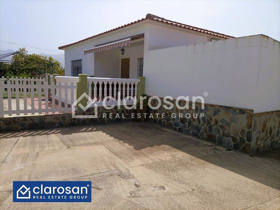Foto 2 de Chalet en venta en Pinos de Alhaurín - Periferia de 3 habitaciones con terraza y piscina