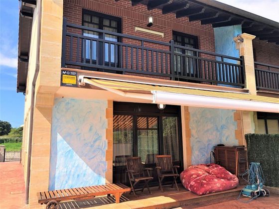 Foto 1 de Casa adossada en venda a Bareyo de 4 habitacions amb terrassa i piscina