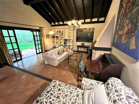 Foto 2 de Casa en venda a Arnuero de 6 habitacions amb terrassa i piscina