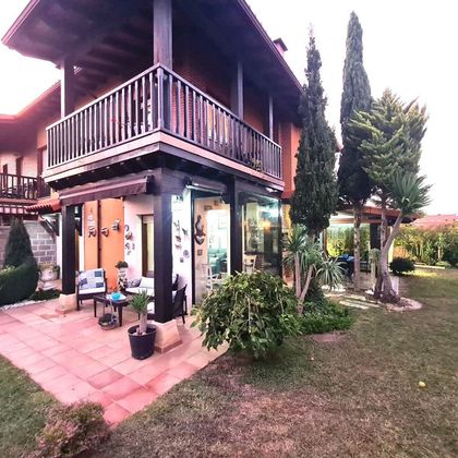 Foto 1 de Casa en venda a Bareyo de 4 habitacions amb terrassa i piscina