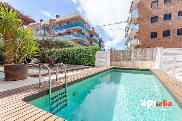 Foto 2 de Xalet en venda a calle De la Rosella de 6 habitacions amb terrassa i piscina
