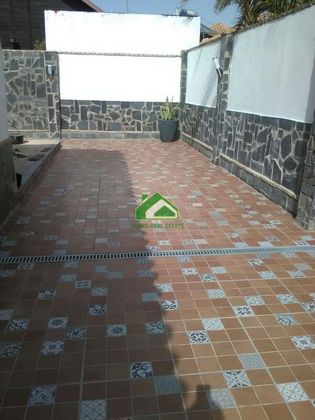 Foto 2 de Alquiler de chalet en La Jara de 3 habitaciones con terraza y piscina
