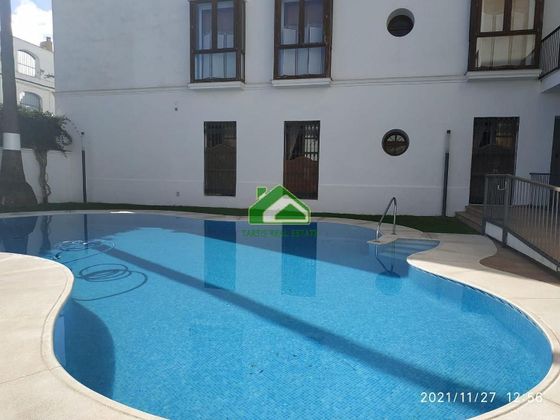 Foto 1 de Alquiler de piso en V Centenario-Piletas-Capuchinos de 2 habitaciones con piscina y jardín