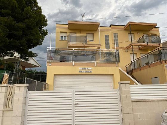 Foto 1 de Casa adossada en venda a Les Brises de Calafell - Segur de Dalt de 4 habitacions amb terrassa i piscina