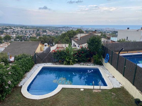Foto 2 de Casa adosada en venta en Les Brises de Calafell - Segur de Dalt de 4 habitaciones con terraza y piscina