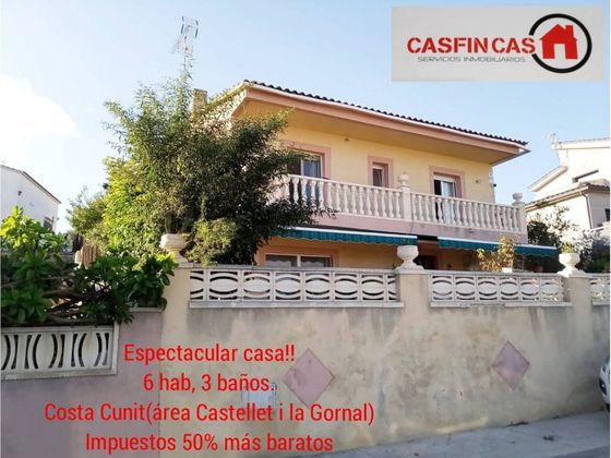 Foto 1 de Casa en venda a Costa Cunit - Els Jardins - Els  Rosers de 6 habitacions amb terrassa i piscina