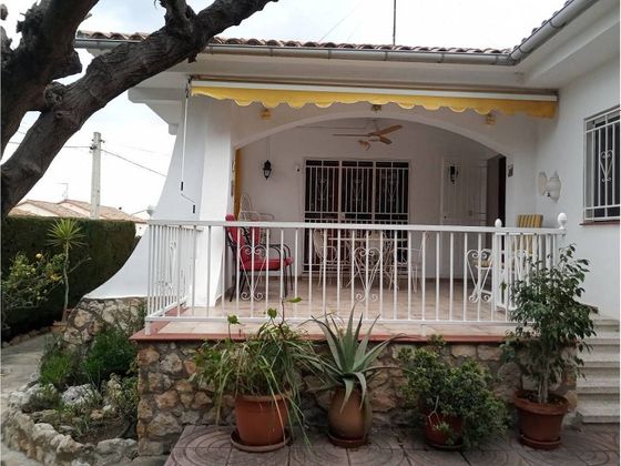 Foto 2 de Casa en venda a La Muntanyeta - La Franquesa de 3 habitacions amb terrassa i piscina