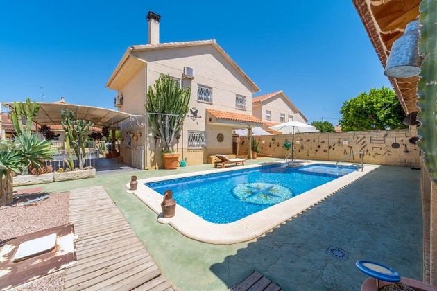 Foto 1 de Xalet en venda a Monforte del Cid de 3 habitacions amb terrassa i piscina