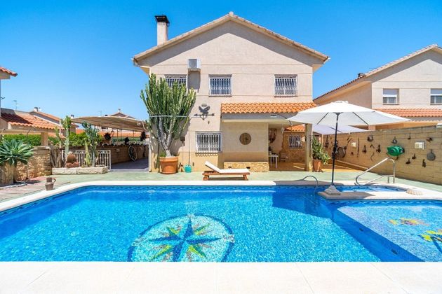 Foto 2 de Xalet en venda a Monforte del Cid de 3 habitacions amb terrassa i piscina
