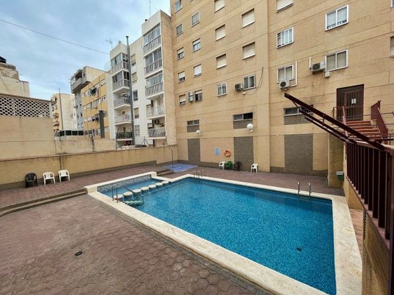 Foto 1 de Piso en venta en Altozano - Conde Lumiares de 3 habitaciones con terraza y piscina