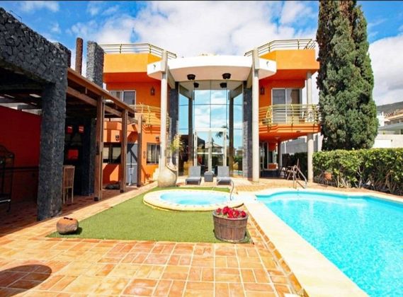 Foto 1 de Venta de chalet en Costa Adeje de 3 habitaciones con terraza y piscina