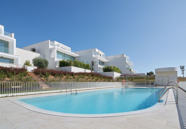 Foto 1 de Casa en venta en Puerto de Sotogrande-La Marina de 3 habitaciones con terraza y piscina