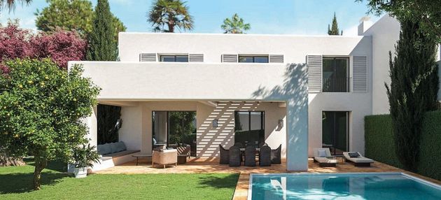 Foto 1 de Casa adossada en venda a Puerto de Sotogrande-La Marina de 3 habitacions amb terrassa i piscina