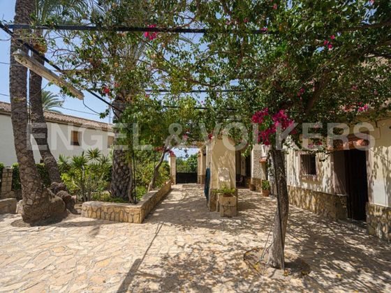 Foto 1 de Casa rural en venda a calle Partida Mediases de 5 habitacions amb terrassa i piscina