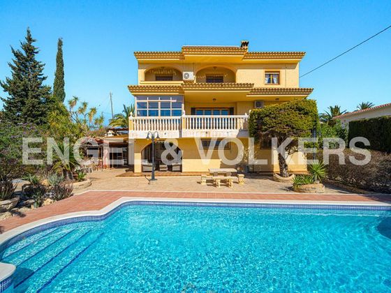 Foto 2 de Xalet en venda a Villajoyosa ciudad de 6 habitacions amb terrassa i piscina