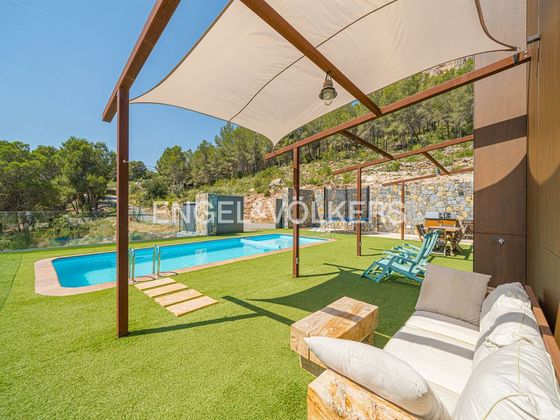 Foto 1 de Chalet en venta en Polop de 5 habitaciones con terraza y piscina
