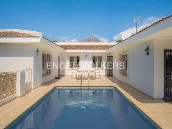 Foto 2 de Xalet en venda a calle Capella de 5 habitacions amb terrassa i piscina
