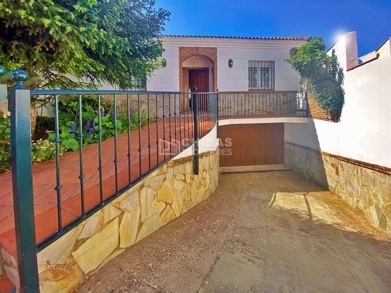 Foto 1 de Xalet en venda a Yunquera de 4 habitacions amb terrassa i garatge