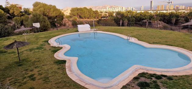 Foto 2 de Casa adossada en venda a Pueblo Levante de 2 habitacions amb piscina i jardí