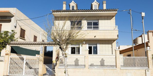 Foto 1 de Xalet en venda a calle Pilar de 8 habitacions amb terrassa i garatge
