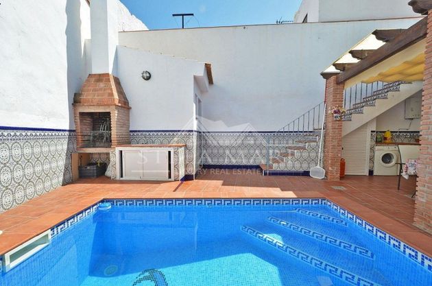 Foto 2 de Casa adossada en venda a Almijara - Capistrano - Cueva de Nerja de 4 habitacions amb terrassa i piscina