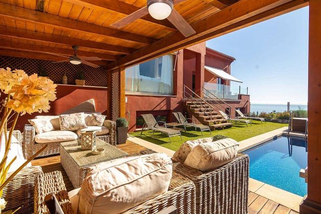 Foto 1 de Casa en venta en Chaparil - Torrecilla de 5 habitaciones con terraza y piscina