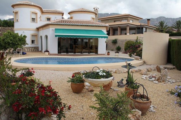Foto 1 de Casa en venta en Beniarbeig de 3 habitaciones con terraza y piscina