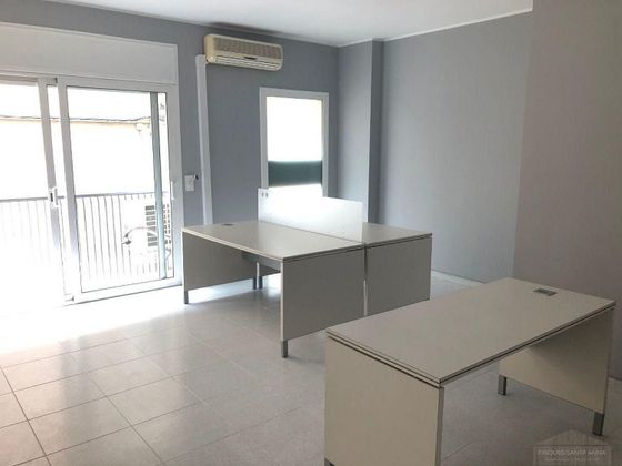 Foto 2 de Oficina en alquiler en Centre - Mataró con terraza y aire acondicionado
