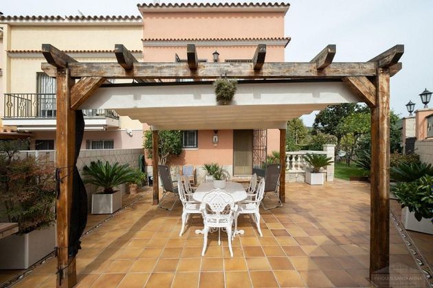 Foto 2 de Venta de casa en Vista Alegre de 4 habitaciones con terraza y piscina
