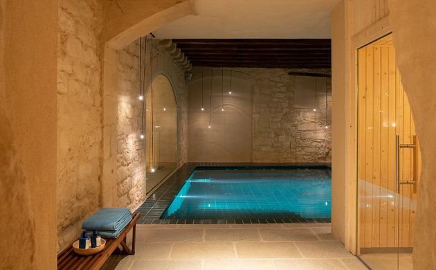 Foto 1 de Piso en alquiler en El Gòtic de 3 habitaciones con piscina y jardín