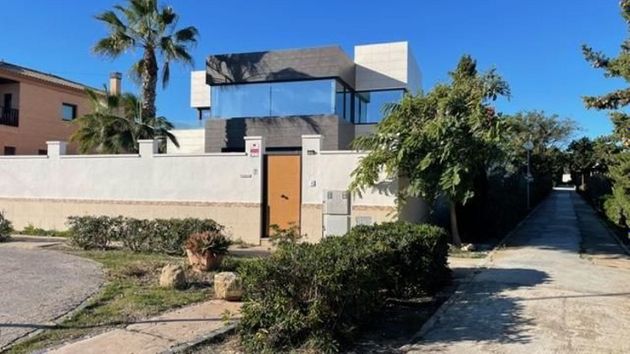 Foto 2 de Venta de casa en Torrelamata - La Mata de 5 habitaciones con terraza y piscina