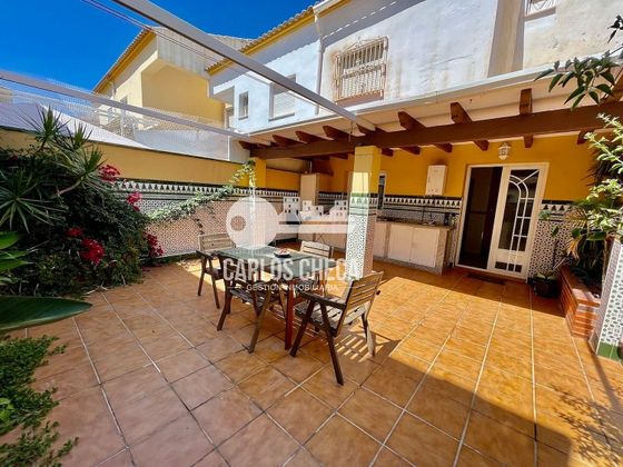 Foto 1 de Casa adossada en venda a Viña Málaga de 4 habitacions amb terrassa i garatge