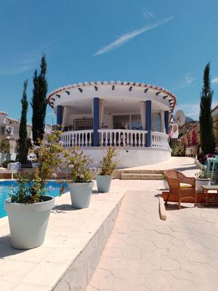 Foto 1 de Xalet en venda a Alcaucín de 3 habitacions amb terrassa i piscina