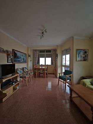 Foto 1 de Venta de piso en Poniente-Faro de 3 habitaciones con terraza y ascensor