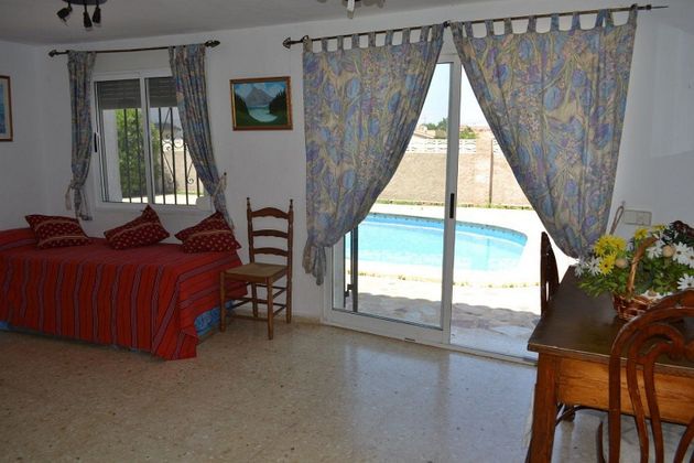 Foto 2 de Alquiler de chalet en El Montgó de 4 habitaciones con terraza y piscina