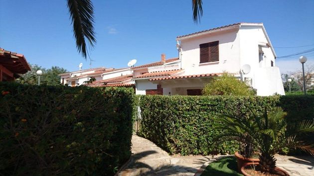 Foto 1 de Casa adossada en lloguer a El Montgó de 1 habitació amb terrassa i piscina
